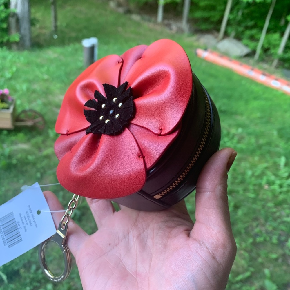 SOLD/Authentic Kate Spade OohLa-La Flower coin/Key - Picture 3 of 14